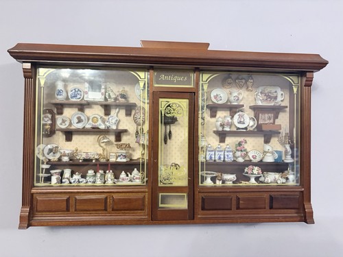 Dolls house display - 1:12,