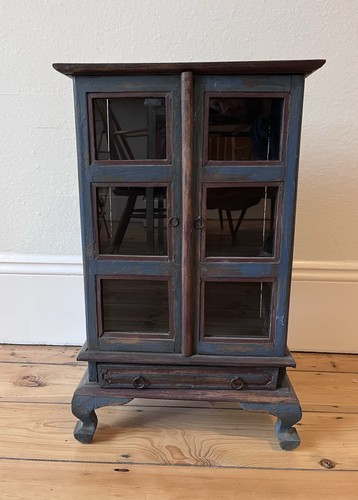 Vintage distressed blue wood - distressed,