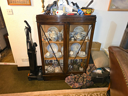 Wood glass display - &,