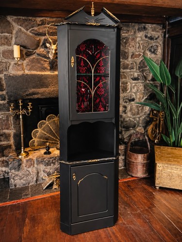 Vintage gothic corner display - gothic,